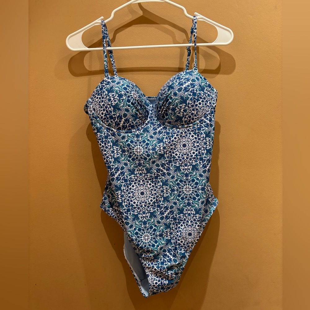 Primark Blue and White Patterned One Piece Swimsuit NWT Size Medium 8-1…